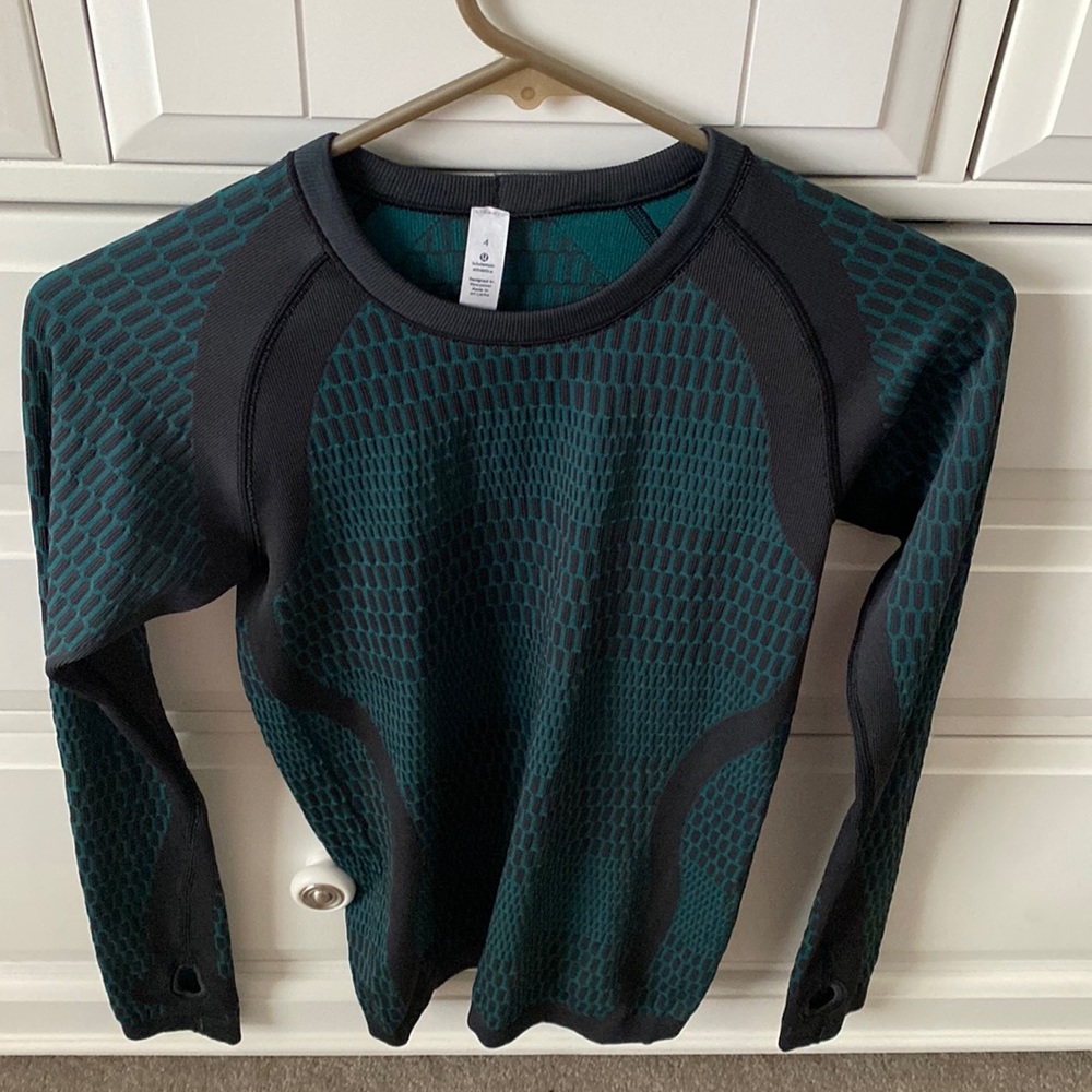 Lululemon long sleeve fitted top , dark green and black , fun design